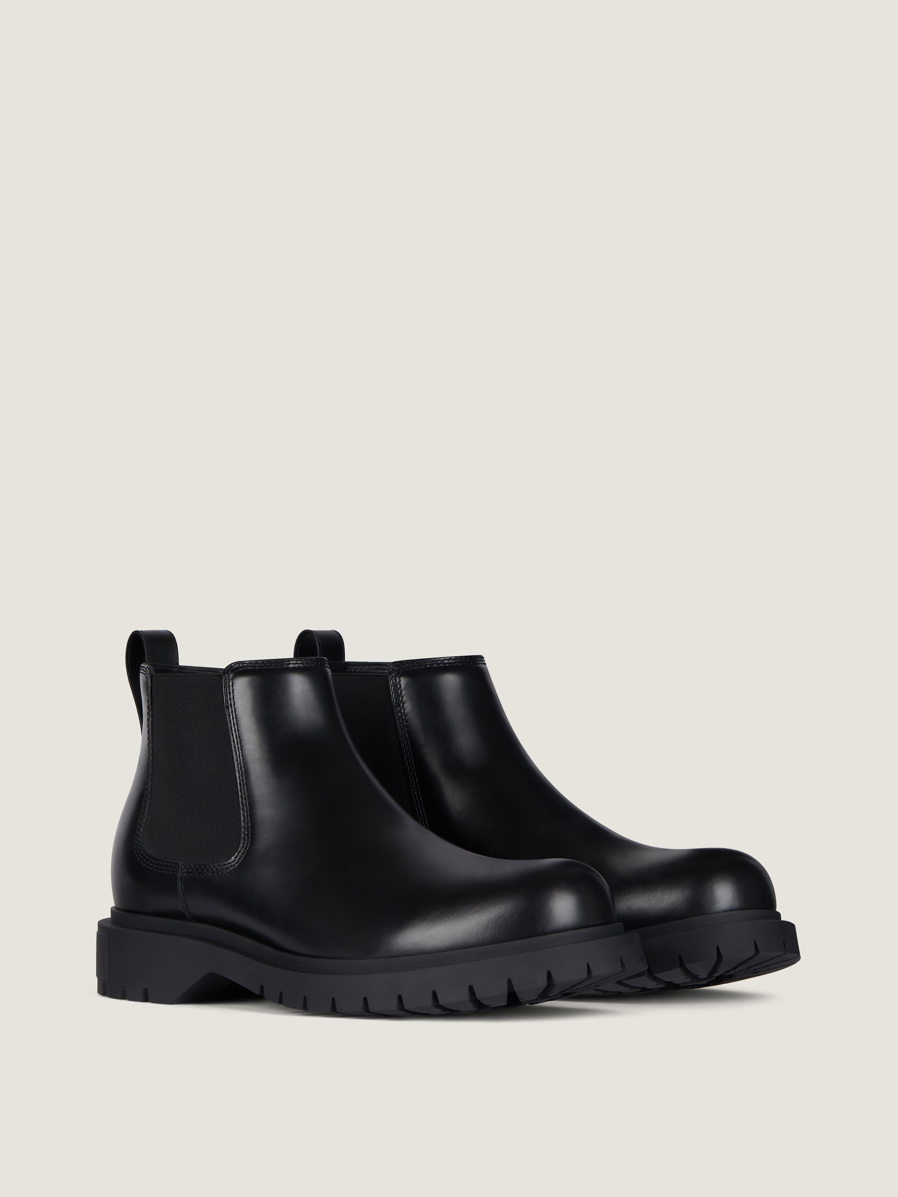 Chelsea boots in leather